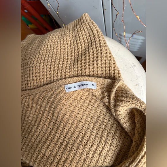 Twist Back Sweater - Picture 6 of 6